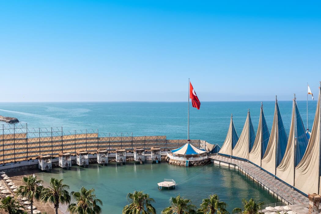 Adin Beach Hotel bahçe